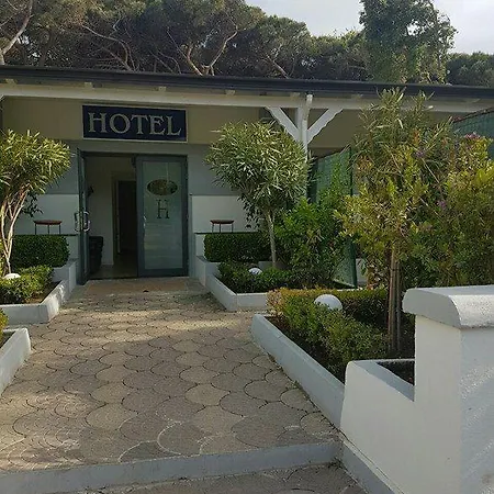 ホテル Le Pinede リコラ