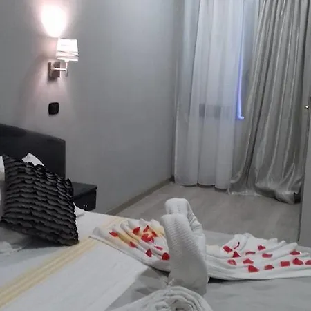 Le Pinede Szálloda 3*